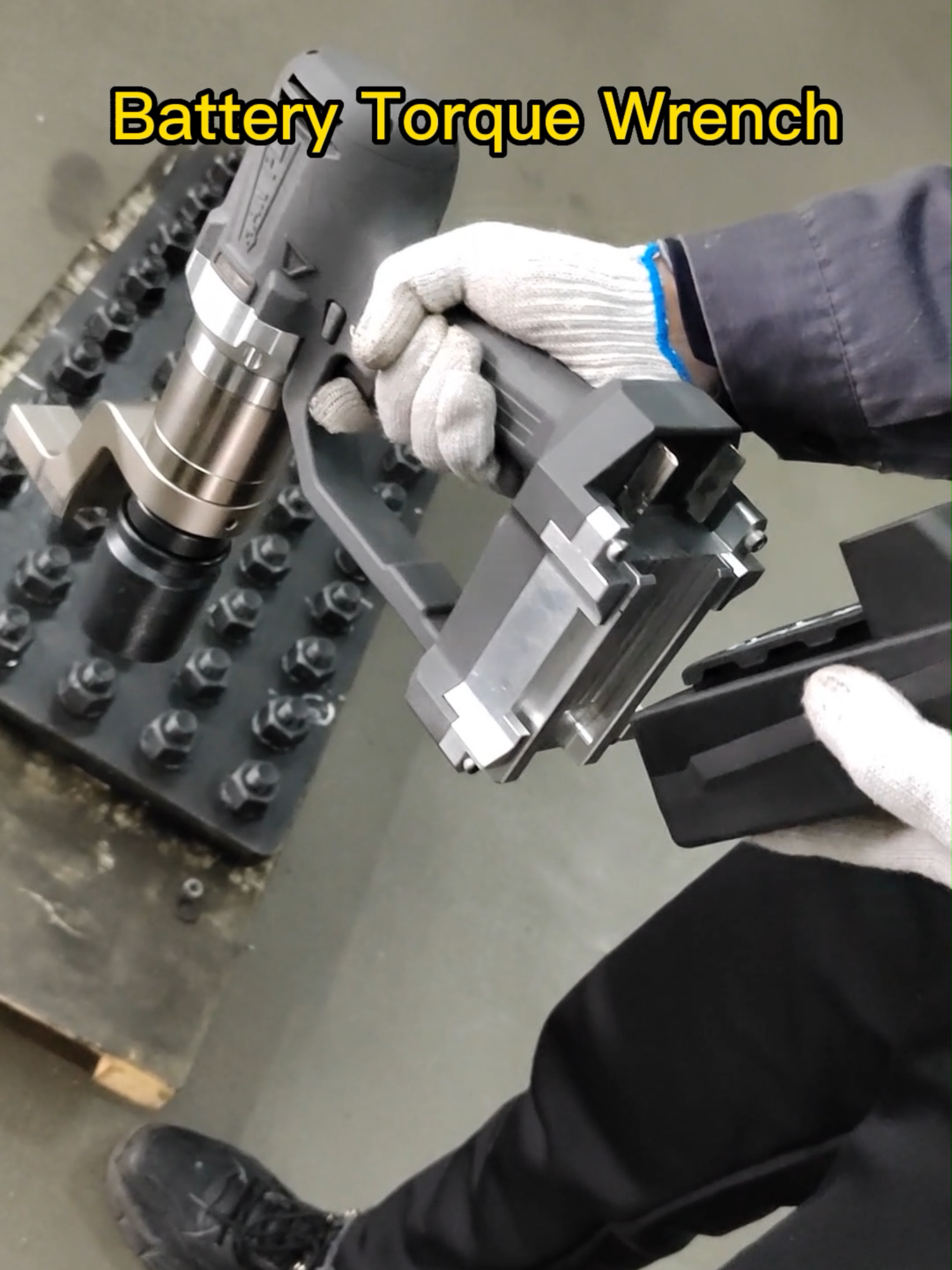 Hot-selling wrench for bolt tightening: cordless torque wrench.