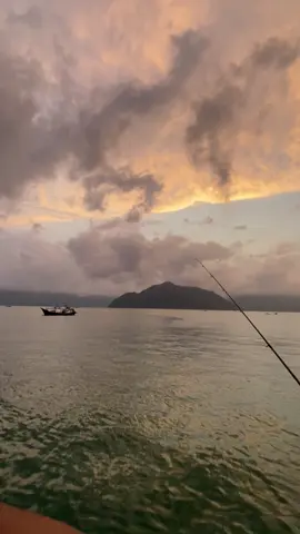 masa iya ngga tertarik spot mancing dengan pemandangan sunset yg indah ini #storytime #fyp #storymancing #storywa 
