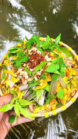 Mời mọi người ăn gỏi bông điên điển với nhà em nhen#70tayninh #cuocsongthuongngay #quehuongtoi #xuhuong #cơmquê 