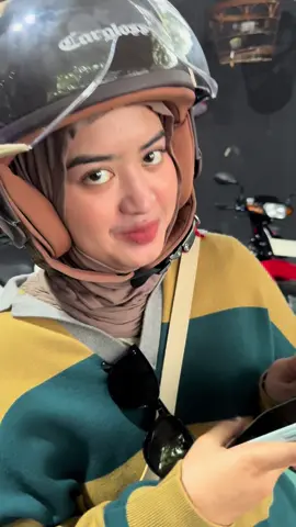 Dadio wong larang ben ra di kekang pacarmu😭😅 @Woro Widowati  #worowidowati #patgulipat #musikditiktok #lagujawa #2stroke 