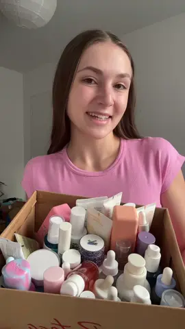 Partie 1 / Rangement de mes produits Skincare dans ma coiffeuse 🎀 On s’occupe des toner et des brumes pour le visage 🤗 #skincare #skincareorganizer #organizewithme #vanityorganization #produitsskincare 