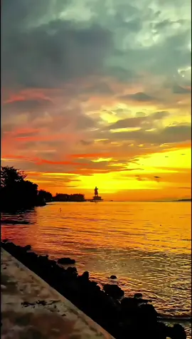 datang membawa kenyamanan, dan pergi meninggalkan luka;) #fyp #foryou #lagutimur #sunsetvibes #sunset 