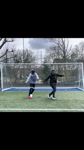 « There are many ways to exercise » Lazola method unique and different 🔥🎶⚽️🕺#PremierLeague #footballtiktok #different #lazolamethod #fitnessmotivation 