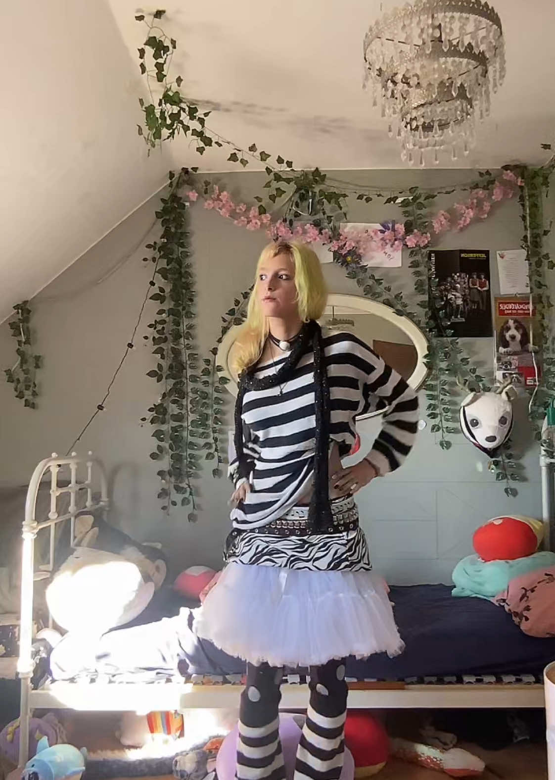 I’m in my lil sis room 🫩#alternative #outfitinspo #OOTD #fouryou #viral #funkyfashion 