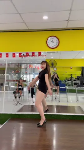 Rót cho anh 1 ly 💁‍♀️Chuyển động phiêu bar cho người mới #feelbardance #lopnhaytaihanoi #hocnhaytaisaigon #hocnhaycoban #huongdannhay 