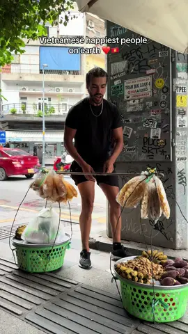 🇻🇳 If you are a good soul longing for love, come to Vietnam — the land of love. Here, you will feel a deep embrace in every street, in every encounter. Despite life’s challenges, the Vietnamese remain among the most generous, welcoming, and happy people on Earth. Every smile carries a story, a quiet lesson of life, humility, and courage. #Vietnam #Travel #FYP #ForYou