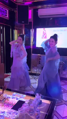 #xuhướng  xin mời mọi người cùng thưởng thức một tiết mục múa cổ trang tại                                              🎤 KARAOKE QUỐC HỒNG 🎤 #soctrang #xh #muacotrang #karaokequochong 