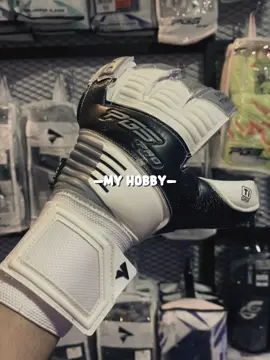 Siap menepi gempuran lawan 🧤💪🏻 #glove #gloves #goalkeeper #kiper #sarungtangankiper 