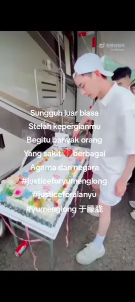 💝MENGAPA kepergianmu begitu menyakitkan di hati 💔😭😭😭 maafkan kami yang baru bisa melihat cahaya itu yang selama ini kamu simpan dengan baik🙏 lihatlah begitu banyak orang yang peduli dan mendo,akanmu, ini terjadi bukan karena tampa sebab' tapi ini terjadi karena kebaikanmu selama hidupmu GE, kamu menyembunyikan luka yang sangat besar dan terlihat baik-baik saja '' demi melihat orang yang kamu cintai tersenyum (IBUMU), 'banyak orang dan berbagi agama dan negara kini menuntut keadilan untukmu''sungguh sangat luar biasa setelah kepergianmu namamu makin bersinar dan di kenal banyak orang, GE YU kamu meninggalkan kenangan dan cerita hidup yang indah serta kebaikan yang kamu tanam selama hidupmu,, Mengapa kebaikan itu kami baru lihat sekarang,, 🫂 apakah ini CAHAYA ✨ YANG KAMU TINGGALKAN UNTUK KITA SEMUA? #justiceforyumenglong #yumenglong于朦胧 #ripyumenglong #11september2025alanyu #aktorchinaTiongkokyumenglong🇨🇳