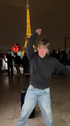 Obama have dih 🕺✨ #tanzen #obamahavedih #paris #backflip #fyp 