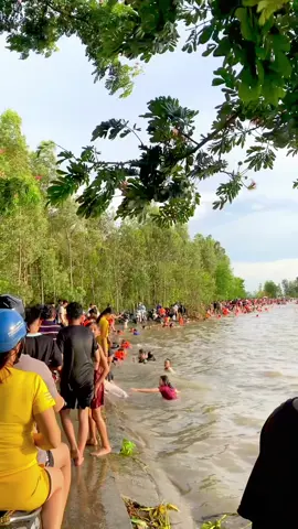Chào mừng các bạn đến với bãi tắm đồng mùa nước nổi Hồng Ngự - Đồng Tháp 🥰