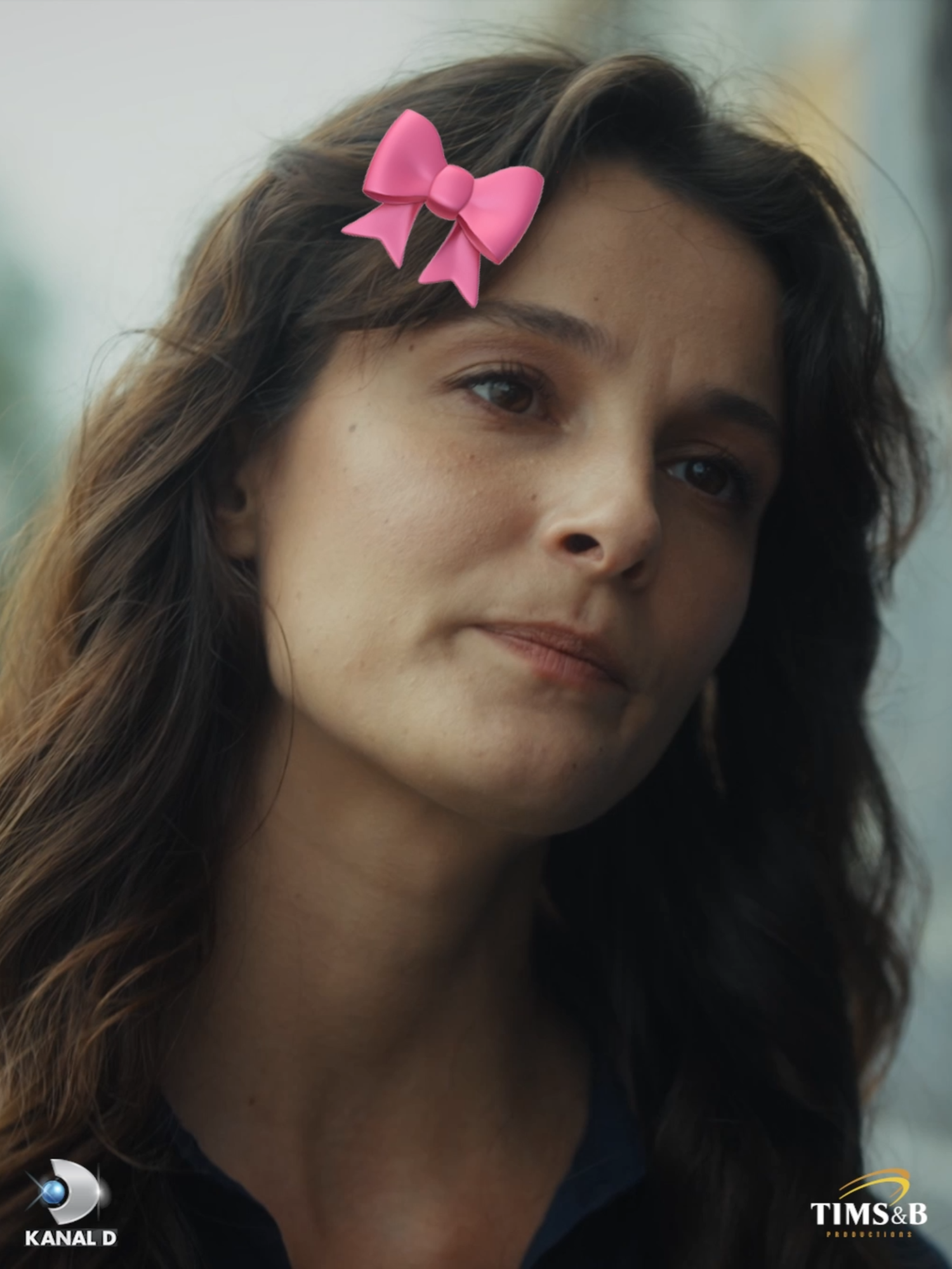 Teşekkür bekleyen Çiğdem. 🎀 #EşrefRüya yeni bölümüyle çarşamba 20.00’de #KanalD’de, tv yayınından hemen sonra ise Amazon Prime’da sizlerle. @kanald@timsandb@primevideotr #Neİzlesem #Türkdizileri #Turkishseries