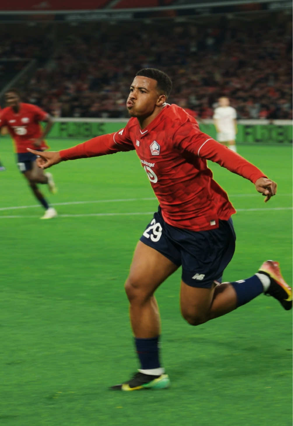 L’ouverture du score signée Igamane sur un super travail de Matias Fernandez-Pardo 🤩 #LOSC #football #UEL #igamane #LOSCSKB
