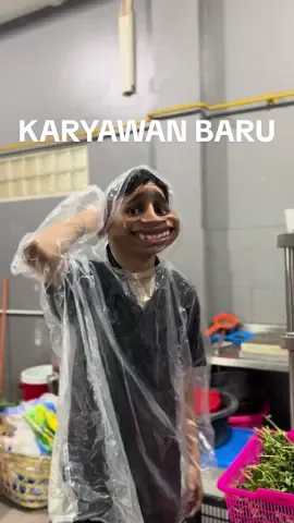 Kenapa diplastikin? Karena masih baru🤭 #sahabatsegosambel #manganwaregngombelegi #kulinersolo #kulinerviral #infomakansolo #rekomendasisolo #makananviral #lesehan #prasmananmurah #videoviral #lucu #surakarta #kocak #punyaduitmakanenak #prasmanan #palingmurah #videolucu 