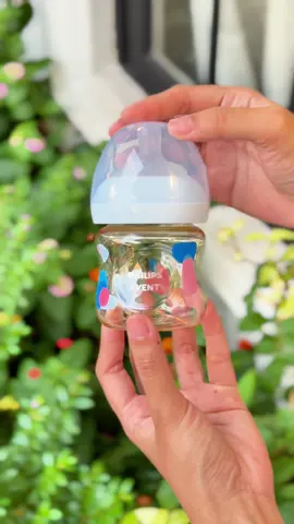 Siapa sih, Bun, yang nggak khawatir kalau botol susu si kecil yang udah overused malah jadi sarang bakteri? Tenang, sekarang ada solusi yang bikin hati lebih lega: Philips Avent Natural Response PPSU SCY943/02 ✨ 💛 Dot mirip payudara Ibu, bantu transisi DBF lebih alami 💛 Ikuti ritme menyusu si kecil, nyaman tanpa terburu-buru 💛 Dilengkapi sistem anti-kolik, bayi lebih tenang 🔒 Botol PPSU premium, awet dipakai sampai 2 tahun ✨ Tahan panas hingga 180°C, aman buat sterilisasi Yuk, pilih yang terbaik untuk si kecil 💜 #PhilipsAventIndonesia 