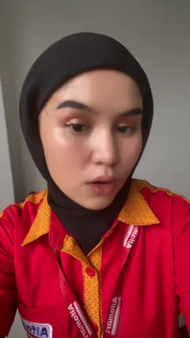 gemes mau benerin tali nametag🤏🏻