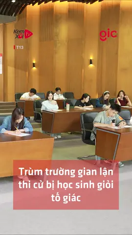 Trùm trường gian lận thi cử bị học sinh giỏi tố giác #Chicungbanyeuemdi #KemXoiTV #DramaKemXoiTV #gicviettel #damdatadamcatinh ----------------------------- Phim “Chị Cùng Bàn Yêu Em Đi” phát sóng định kỳ vào 19h30  hàng ngày trên các nền tảng Kem Xôi TV (Fanpage, Youtube, Tiktok). Tất cả nội dung trong video là dàn dựng mang mục đích giải trí và được trích từ phim: Chị Cùng Bàn Yêu Em Đi