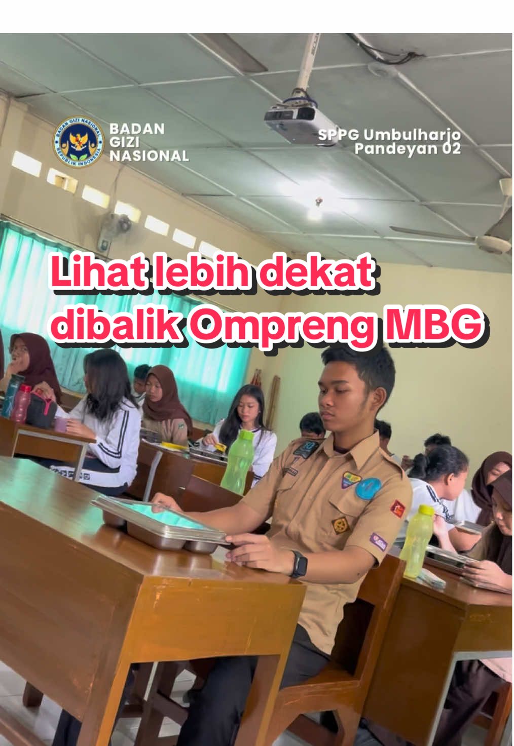Semoga kedepan anak-anak Indonesia bisa tercukupi gizi nya, proses belajar nya bisa lancar, namun tetap suka dengan apa yang mereka makan ☺️☺️ #sppgumbulharjopandeyan02  #makanbergizigratis #badangizinasional #fyp #sppg #programMBG #SPPGJOGJA #foryou #prabowo 