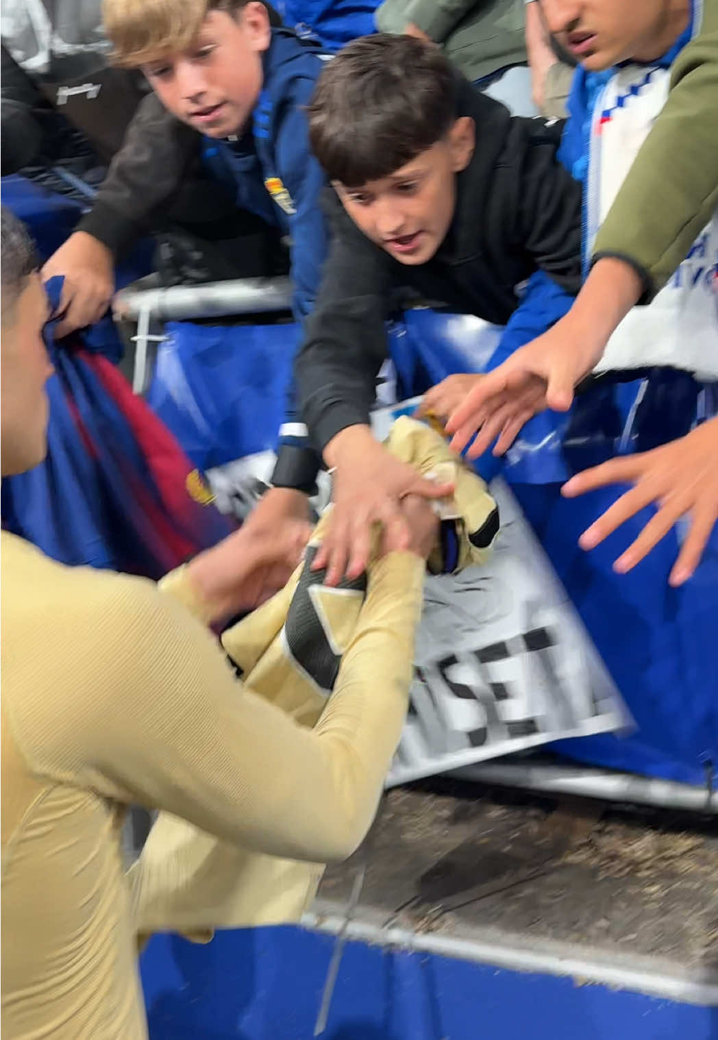 Everyone loves Pedri  🫶 #fcbarcelona #pedri #barçaontiktok 