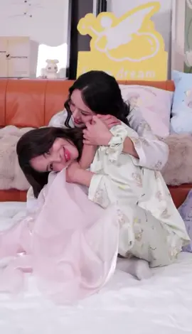 Hug 😭🤭 #LMSY #ลูกหมีซอนญ่า #lmlookmhee #sonyasarann #LMSYliveFoamDream 