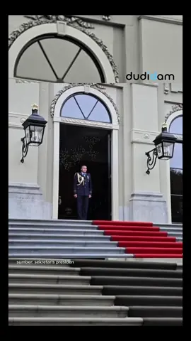 Setneg - Presiden Prabowo Subianto baru-baru ini berkunjung ke sana untuk bertemu Raja Willem-Alexander. Mereka membahas hubungan bilateral Indonesia-Belanda dan kerja sama di berbagai bidang.     #presidenindonesia #prabowosubianto #belanda @gerindra @Agung Surahman 