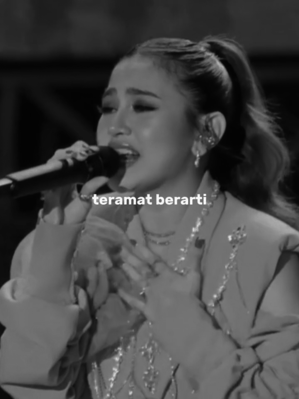 mencintaimu > . . #mahaliniraharja 