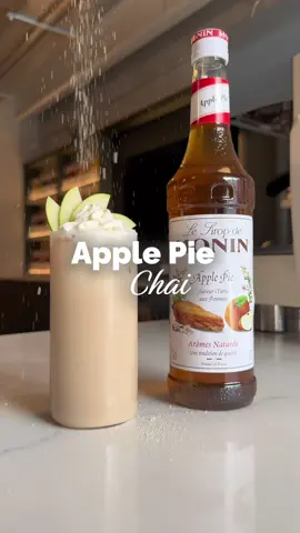 🥧 From toffee apples to pies, apple is one of the key flavours of autumn and a must-have for seasonal menus. With options from crisp Granny Smith Fruit Purée to dessert inspired Apple Pie syrup, MONIN has plenty of ways to bring it to life 🍏 Try this Apple Pie Chai for a spiced twist: 20ml MONIN Apple Pie syrup 150ml milk 30ml MONIN Chai Tea Concentrate Ice Sliced apple & biscuit crumb garnish  #monin #chai #autumn #applepie #iced 