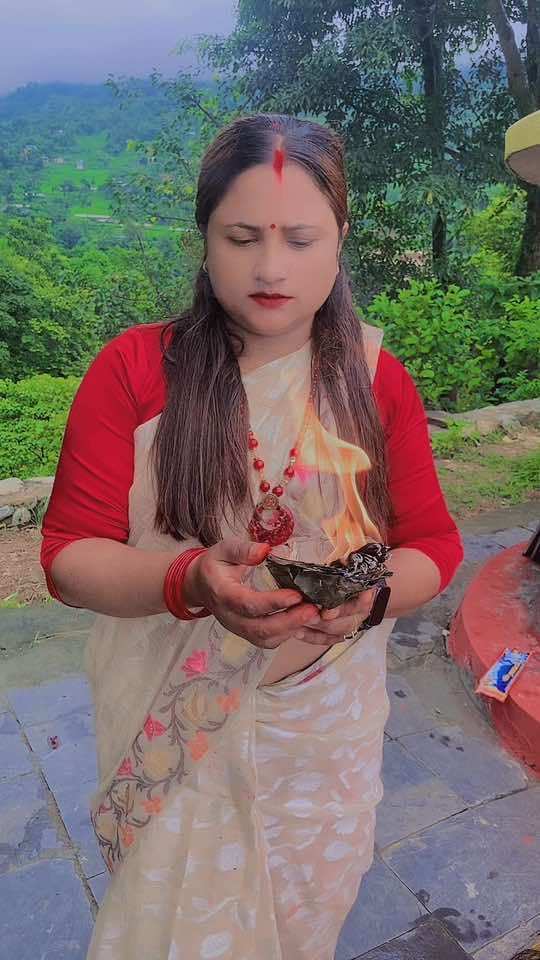 यदि तिमी यो धर्तिमा आउन मिल्ने भए मलाई सोध्न मन छ दीदी तिमलाई यों कदम उठाउन बाध्य बनाउने कोहो भनेर!😢🤔@Bijayalaxmi Gautam 