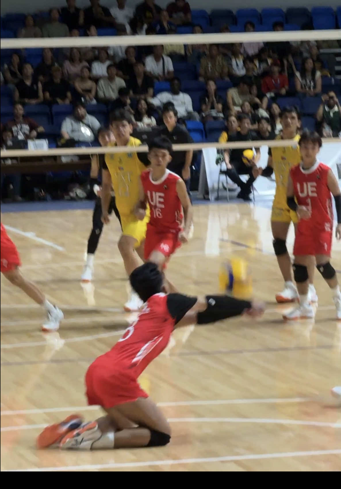 Perales digs the attack of Escobal  #fyp #xybca #mensvolleyball #creatorsearchinsights #ue 