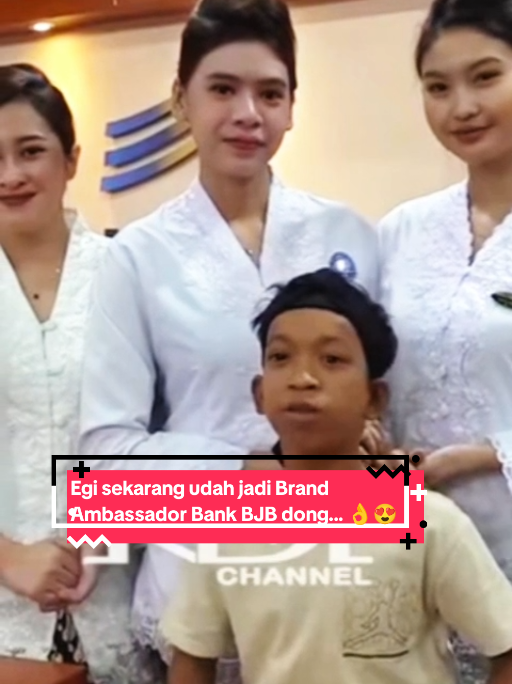 Egi sekarang udah jadi Brand Ambassador Bank BJB dong... 👌😍👌 --------------------------------- Kang Dedi Mulyadi, Gubernur Jawa Barat, menjadi sosok pemimpin yang semakin dikagumi masyarakat. Kepemimpinan beliau dikenal tegas, cepat, dan penuh kepedulian, terutama terhadap rakyat miskin tanpa memandang agama, golongan, status sosial, maupun gender. Tidak hanya membangun infrastruktur Jawa Barat yang semakin maju, beliau juga berfokus pada pembangunan karakter masyarakat, menjadikan Jawa Barat lebih kuat dan bermartabat. Kami percaya bahwa kepemimpinan beliau membawa perubahan besar untuk Jawa Barat. Mari bersama-sama dukung semua kebijakan Kang Dedi Mulyadi (KDM), serta membela beliau dari fitnah dan tuduhan tidak berdasar yang hanya bersumber dari asumsi semata. 🤝 Saatnya rakyat Jawa Barat bersatu untuk mendukung pemimpin yang benar-benar bekerja untuk rakyatnya! #KangDediMulyadi #JawaBarat #KDM #egikdm #PemimpinMerakyat 