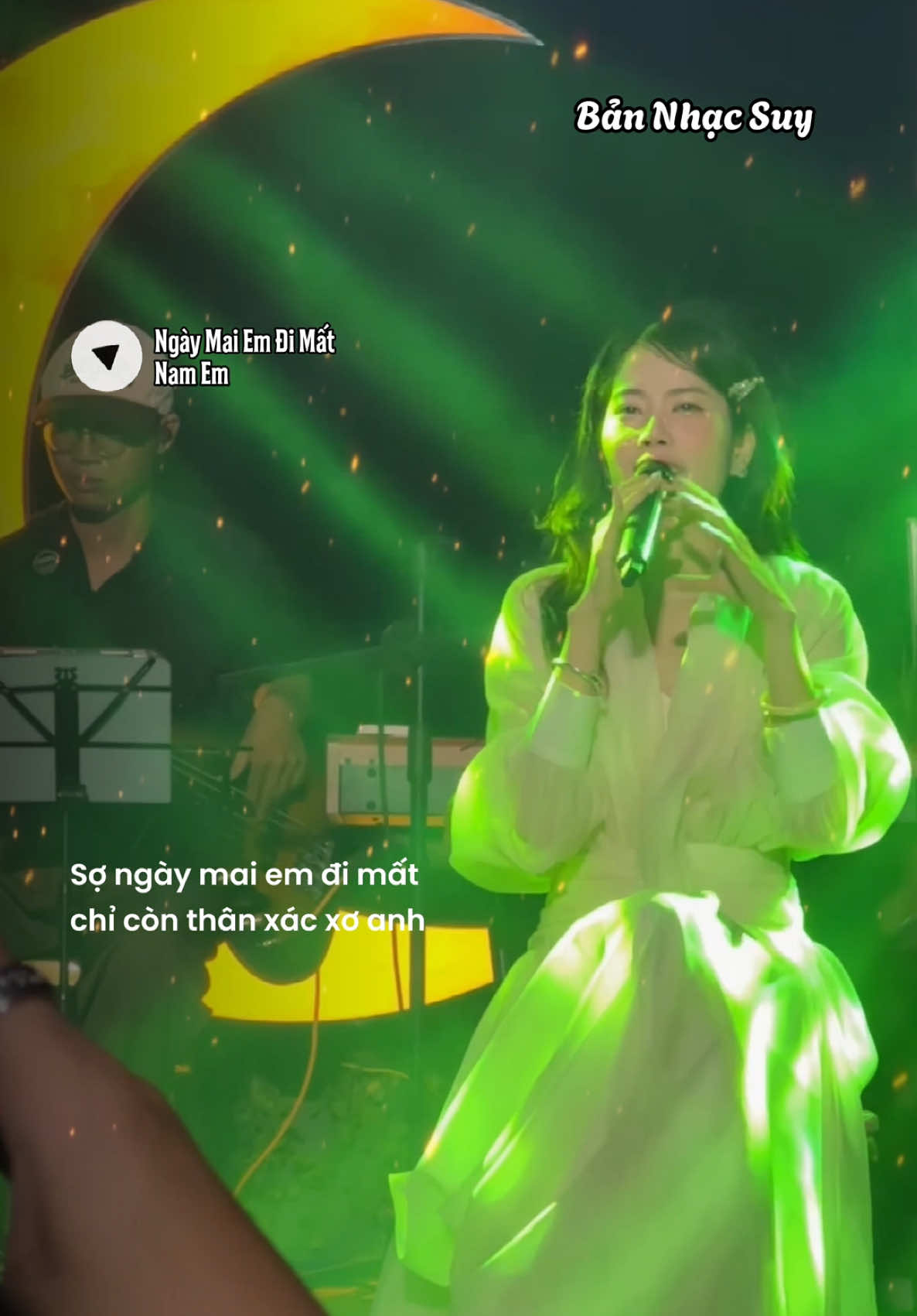 Sợ ngày mai em đi mất chỉ còn thân xác xơ anh… “Ngày Mai Em Đi Mất - Nam Em” #ngaymaiemdimat #namem #BanNhacSuy #xh 