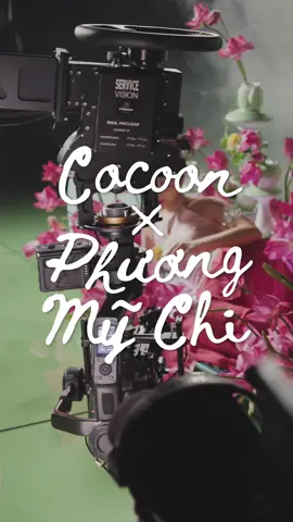 🌸 Từ cánh sen thuần khiết và công nghệ hiện đại, Cocoon × Phương Mỹ Chi sắp mang đến một bất ngờ - một sản phẩm làm sạch sâu và dịu êm cho làn da nhạy cảm. 👉 Hãy cùng đoán thử sản phẩm sắp được ra mắt nhé! #CocoonxPhuongMyChi #ComingSoon