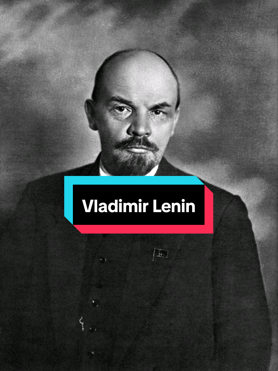 Vladimir Ilyich Ulyanov(22 April 10 April 1870 – 21 Januari 1924), lebih dikenal sebagai Vladimir Lenin,adalah seorang tokoh revolusioner komunis, politikus, dan teoretikus politik berkebangsaan Rusia. Nama Lenin sebenarnya adalah nama samaran yang diambil dari nama Sungai Lena di Siberia. Ia menjabat sebagai kepala pemerintahan Republik Sosialis Federasi Soviet Rusia (RSFS Rusia) dari tahun 1917 hingga kematiannya dan juga sebagai kepala pemerintahan Uni Soviet dari tahun 1922 hingga akhir hayatnya. Lenin berhaluan politik Marxis dan telah ikut menyumbangkan gagasan politiknya dalam pemikiran Marxis yang disebut sebagai Leninisme. Gagasannya itu bila digabung dengan teori ekonomi Marx dikenal dengan sebutan Marxisme–Leninisme.#fyp#History#dunia