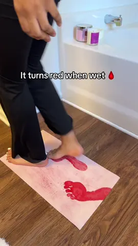 The bloody bath mat 🩸 Link in our bio #theboomat #halloween #horror #bathmat #halloweendecor 