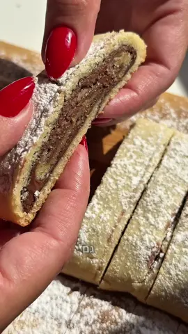 ארבעה סוגי עוגיות מבצק אחד מושלם!!!!  אז לכבוד כיפור הכנתי לכם סרטון מפורט ומתכון מדויק לאיך מכינים 4 סוגים של עוגיות מבצק אחד  אני בחרתי להכין מגולגלות, עוגיות ריבה , עוגיות קינדר ועוגיות בסגנון חמאה אבל אפשר לגמרי להכין איזה סוג של עוגיות שתרצו!  בבקשה תעקבו אחרי המתכון והטיפים כדי שיצא לכם מושלם🙏🏽🙏🏽  מה צריך :  450 גרם קמח לבן (3 כוסות + 2 כפות ) 225 גרם חמאה קרה (ממש מהמקרר)  ביצה L + חלמון 225 גרם אבקת סוכר (בערך 2 כוסות מדידה) כף  קורנפלור כפית אבקת אפייה  כפית מחית וניל  קורט מלח  למילוי-  נוטלה / ממרח תמרים ריבה  קרם קינדר (אפשר להשיג בחנויות אפייה) איך מכינים:  במעבד מזון או במיקסר מניחים קמח, חמאה , אבקת אפייה, קורנפלור , ואבקת סוכר ומפעילים עד לקבלת תערובת פירורית שנראית כמו חול  מוסיפים ביצה וחלמון ומחית וניל ומפעילים עד לאיחוד הבצק , לא להפעיל ליותר מדיי זמן, ברגע שהבצק מתאחד מפסיקים.  עוטפים בניילון נצמד ושולחים למקפיא לרבע שעה  בזמן הזה מכינים את המילויים שתצטרכו - נוטלה או שוקולד שחר למגולגלות , שקית זילוף עם ריבה / ממרח קינדר וכל תוספת אחרת שתרצו למלא בה את העוגיות  כשהבצק קר מחלקים אותו ל3 חלקים . אופן ההכנה של העוגיות עצמן בתגובה הראשונה 🤍 להכנת המגולגלות:  מניחים נייר אפייה עם מעט קמח ומעליו חתיכת בצק, מעליו מניחים נייר אפייה נוסף ויוצרים מעין מעטפת כמו בסרטון  מרדדים את הבצק עד שהוא מכסה את כל השטח של הניירות אפייה , מורידים נייר אפיה אחד ומורחים נוטלה או ממרח תמרים בנדיבות! טיפ קטן - אפשר לחמם מעט את הנוטלה לכמה שניות כדי שיהיה נוח למרוח אותה  בעזרת הנייר אפיה שהשארנו מתחת לבצק מגלגלים לרולדה בדיוק כמו שמתואר בסרטון  מכניסים את הרולדה שלנו להקפאה ל15 דקות לפחות , אני ממליצה להקפיא לחצי שעה ובנתיים מחממים תנור על 170 מעלות טורבו ועוברים להכין את שאר העוגיות.  לאחר ההקפאה חותכים עם סכין מעט את הרולדה לעוגיות (לא לחרוץ עד הסוף) ואופים כ15-20 דקות תלוי בתנור שלכם- שימו לב הרולדה לא צריכה להשחים אלא רק להתייצב! מחכים לקירור מלא (שעה לפחות ואפשר גם להכניס למקרר) ורק לאחר מכן בוזקים אבקת סוכר וחותכים עוגיות ריבה / עוגיות סנדוויץ במילוי קינדר : מניחים נייר אפייה עם מעט קמח ומעליו חתיכת בצק, מעליו מניחים נייר אפייה נוסף ויוצרים מעין מעטפת כמו בסרטון  מרדדים את הבצק עד שהוא מכסה את כל השטח של הניירות אפייה , שימו לב לא לרדד דק מדיי העוגיות בסגנון הזה צריכות להיות בשרניות . משאירים עטוף ומכניסים על קרש חיתוך למקפיא ל20 דקות (אל תוותרו על השלב הזה הוא חשוב מאוד ! אחרת לא תצליחו לקרוץ צורות כמו שצריך) לאחר ההקפאה הקצרה קורצים איזה צורות שתבחרו ומעבירים ישר לתבנית מרופדת בנייר אפיה  מהשאריות של הצורות אפשר לרדד שוב וליצור עוגיות נוספות כמובן  אופים את העוגיות על 170 מעלות טורבו ל10-13 דקות תלוי בעוצמת התנור שלכם- שימו לב העוגיות לא אמורות להזהיב אלא רק להתייצב והן נשארות עדיין מאוד בהירות גם אחרי האפייה. ממתינים לקירור מלא של העוגיה ואת החלקים הפתוחים בוזקים באבקת סוכר  מורחים איזה מילוי שתרצו וסוגרים. תהנו!