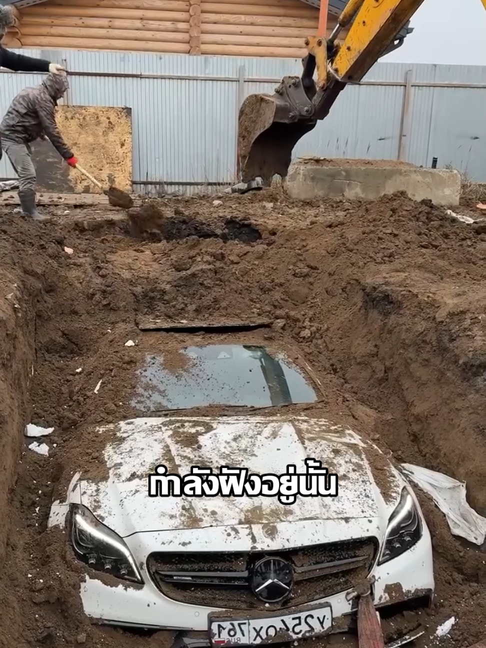 ตั้งใจฝังรถแต่ลืมไปว่าฝังเพื่อนไปด้วย! #เล่าเรื่อง #ไม่น่าเชื่อ #funny #viralvideo