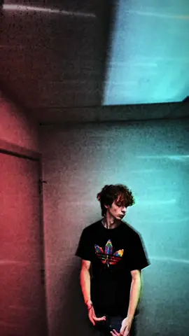 Where ur friends (I added a million effects) #lyricsvideo #undergroundmusic #vhs #yeat #fyp 