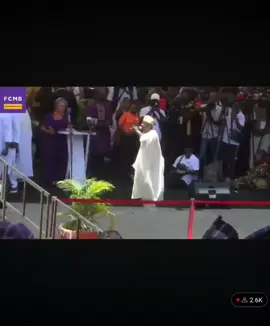 Werey la fi nwo were bawo..😁 😁  Taye Currency singing for Ibadan people at the Olubadan coronation... This kind performance of 