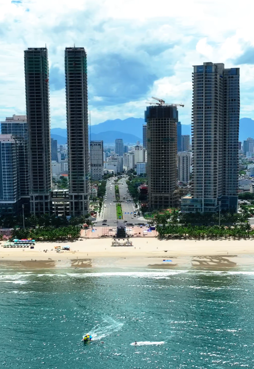 ⛱ THE SOLEIL DANANG - MỨC GIÁ SẼ CẠNH TRANH SÒNG PHẲNG VỚI THỊ TRƯỜNG ?  Sau buổi lễ kick-off 23.9.2025 và lễ tái khởi công tòa A1 Nimbus 199m thì CĐT The Soleil Danang cũng đã đưa ra mức giá bán chính thức (bao gồm V.A.T):  🚩STUDIO ( 27.06 - 38.28 m²): 2,95-3,69 tỷ. 🚩1 BEDROOM (54,72 - 58,15 m²): 4,5-5,6 tỷ. 🚩2BR LOẠI 1 (74,51 - 80,67 m²): 6,5-8,5 tỷ. 🚩2BR LOẠI 2 (101,85 - 112 m²): 8,2-10,5 tỷ. 🚩PANORAMA (72,95 - 85,51 m²): 7,5-8,8 tỷ. 🚩HYPER PANORAMA (106,34 - 115,85 m²): 10,8-13,5tỷ  Liên hệ em để nhận chính sách bán hàng mới nhất 