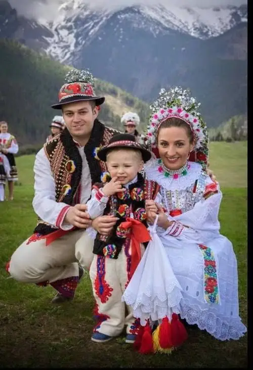 🇸🇰 SLOVAKIA RESISTS EU AND ENSHIRES TWO GENDERS! Today in Slovakia, the parliament approved an amendment to the constitution stating that there is only a man and a woman! Several opposition MPs also voted for it.  Quite a big deal in this morass of the European Union.