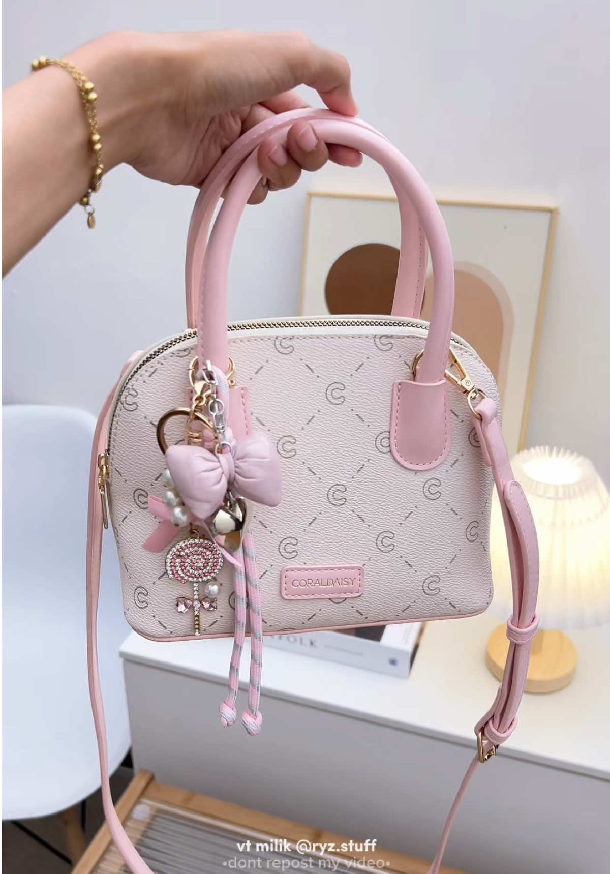 #taswanita #coraldaisy #handbagwanita #tasselempangwanita #tascantik 