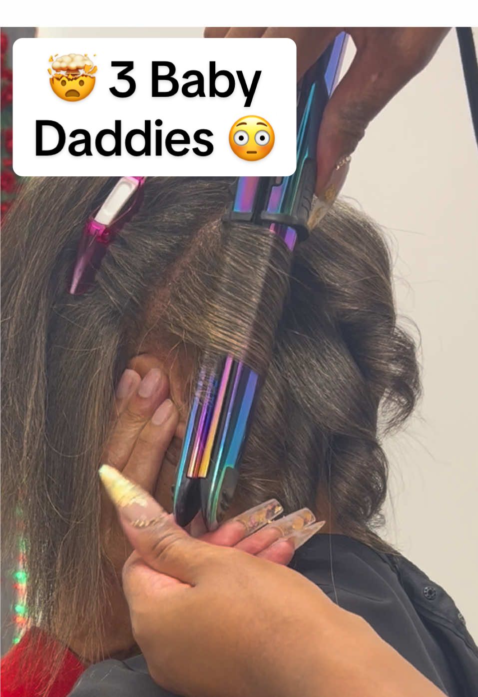 This is a step-by-step tutorial on how I curl my clients' hair while I share a little bit of gossip about Asia’s life remember that this has to stay between us, so don’t tell anybody else. 🤫🤫🤫🤫 #hairtutorial #storytime #blowout #hairtok #silkpress 