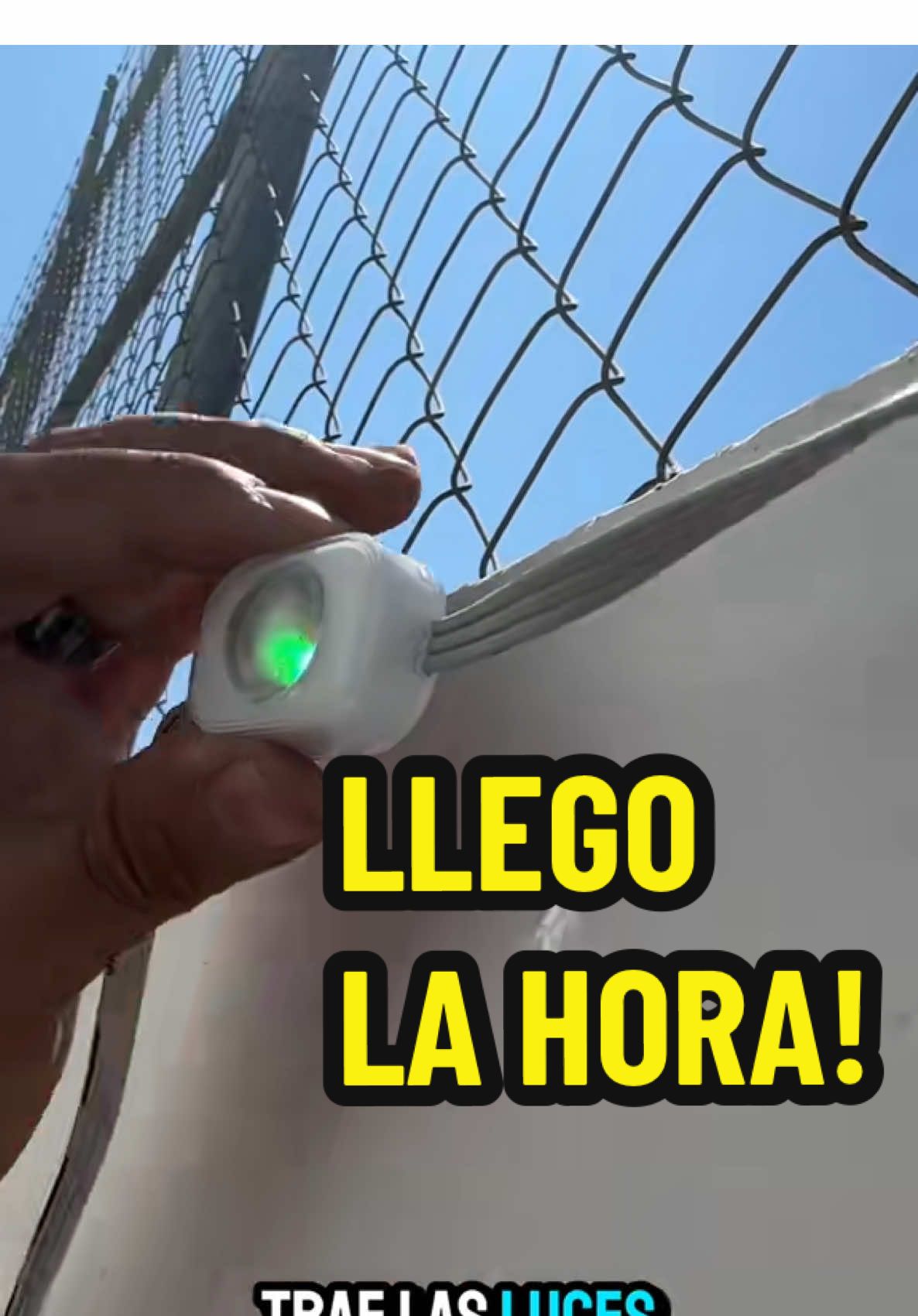 Para toda ocasion, estas luces de exteriores le daran un look muy personalizado a estas proximas fechas! @eufy US #holidays #Home #homedecor #tiktokmademebuyit 