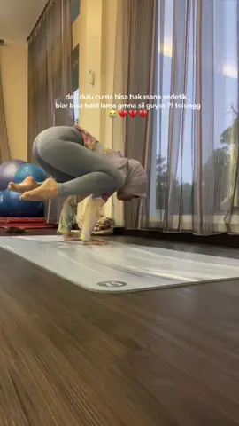 arm balance susah banget apalagi inversion😭💔 #yogatok #bakasana 