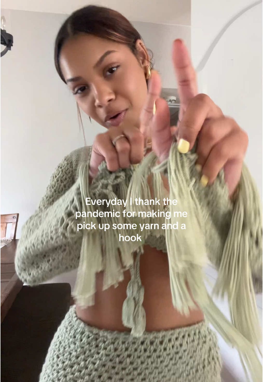 No idea what I did when I was bored before crocheting… #crochet #viral #relatable #viraltiktok #tinkerbellset #crocheting #crochetersoftiktok 