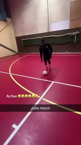 Y’a jouer au foot et faire du foot les gars 😂😂😂😂😂😂😂 #foot #pourtoii #fyp #viral #😂😂😂 @Lameelo I 