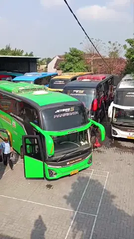 @Sewa Bus Pariwisata Kediri 