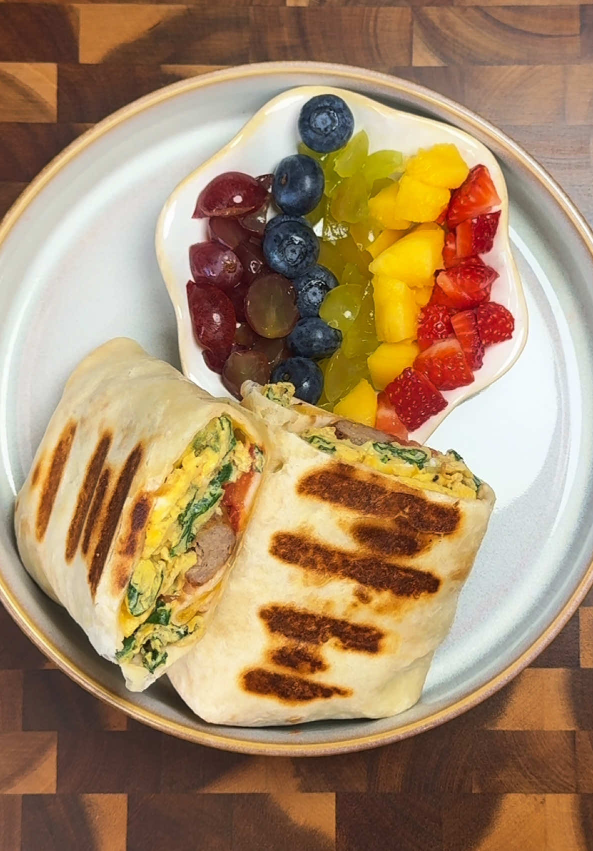 Which breakfast are you choosing? Monday •Protein pancakes  •Turkey Sausage •Cotton Candy Grapes & Strawberries Tuesday  •Scrambled Eggs •Turkey Bacon •Blueberries Wednesday  •French Toast •Crispy Potatoes •Strawberries  Thursday •Cinnamon Oatmeal •Scrambled Eggs •Strawberries  •Grapes  Friday •Fried Eggs •Turkey Sausage •Hawaiian Toast •Fruit Skewers Saturday •Cantaloupe •Fried Eggs •Avocado •Turkey Sausage Sunday •Breakfast Burrito 🌯  •Fruit Salad    #mealideas #healthymeals #breakfastideas #momlife 