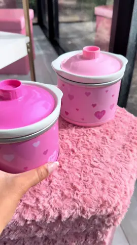 It’s that team of year…aka when I find any excuse to bring out these iconic dip warmers 💅💕 #parishilton #pink #dipwarmer #holiday #kitchen 