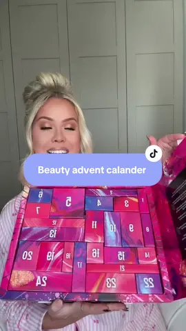 Gorgeous calander!  #adventcalander #beautyadventcalander #makeupadventcalander #tiktokmademebuyit #blackfriday 
